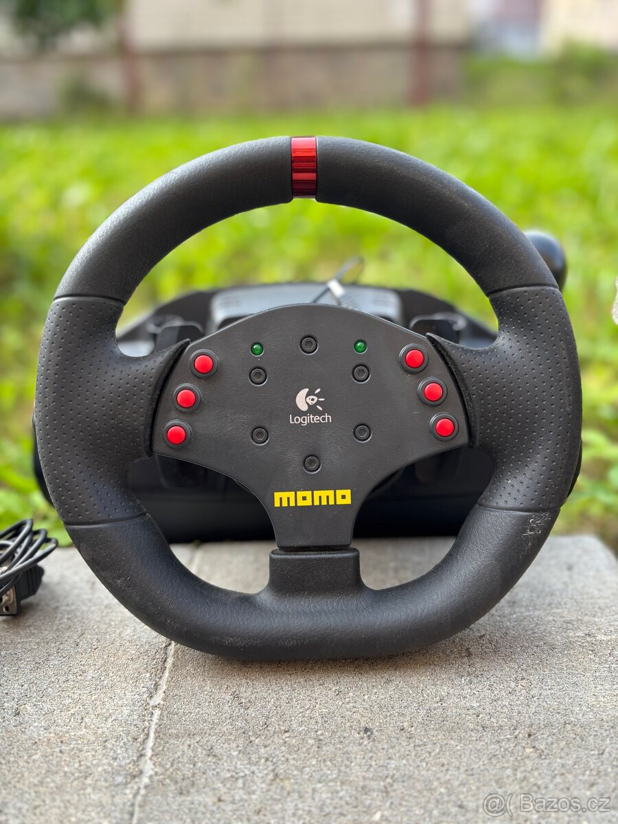 Závodní volant Logitech MOMO Racing