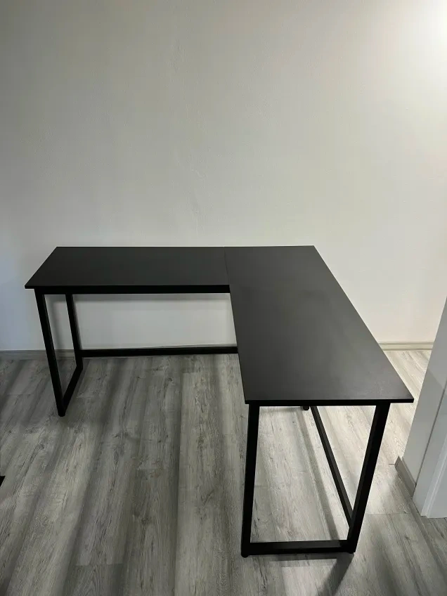 Kovový stůl, 140x130x75