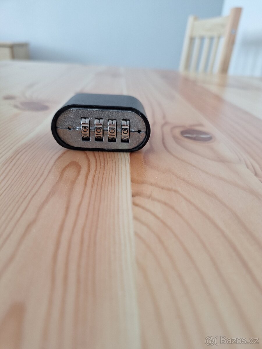 Visací zámek na číselný kód