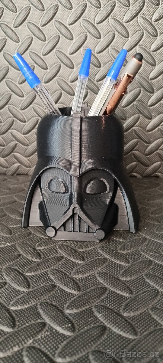 Stojánek na psací potřeby. Star wars. Darth Vader.