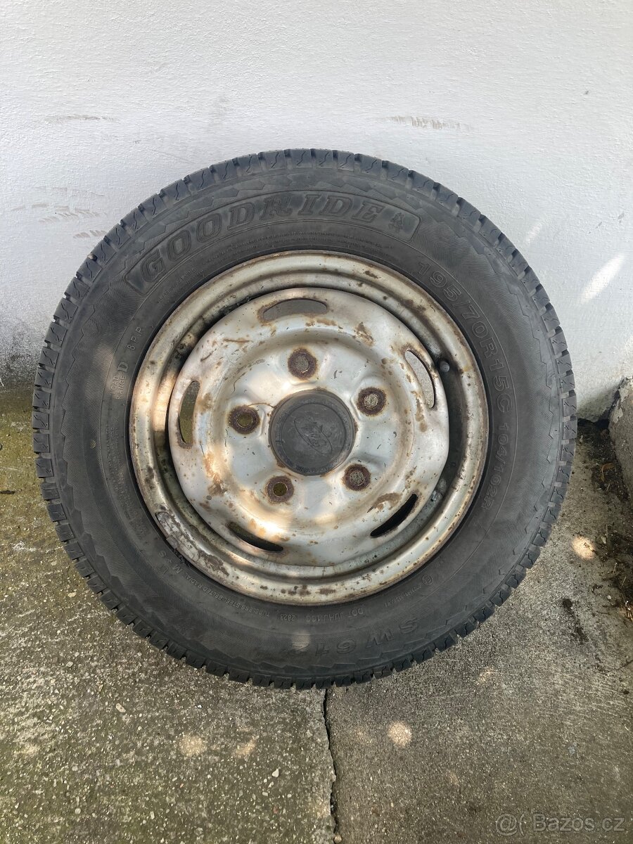 Kola na Ford Transit