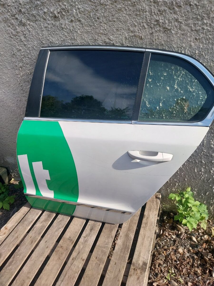 Škoda Superb 2 ii sedan levé zadní dveře