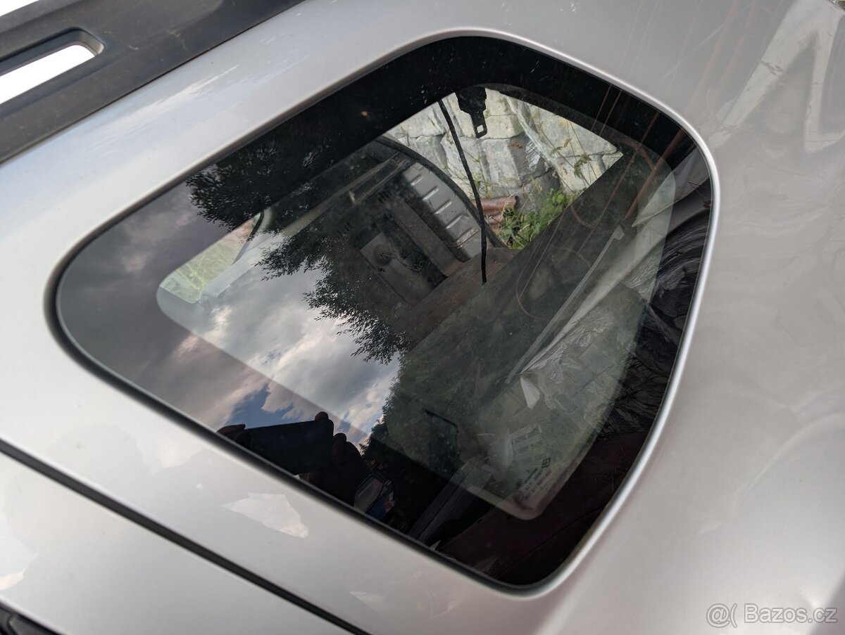 Dacia Duster 2013 - okno zadní malé