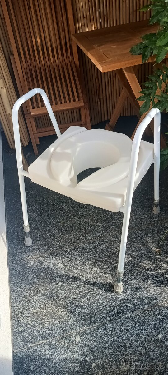 Nástavec na WC