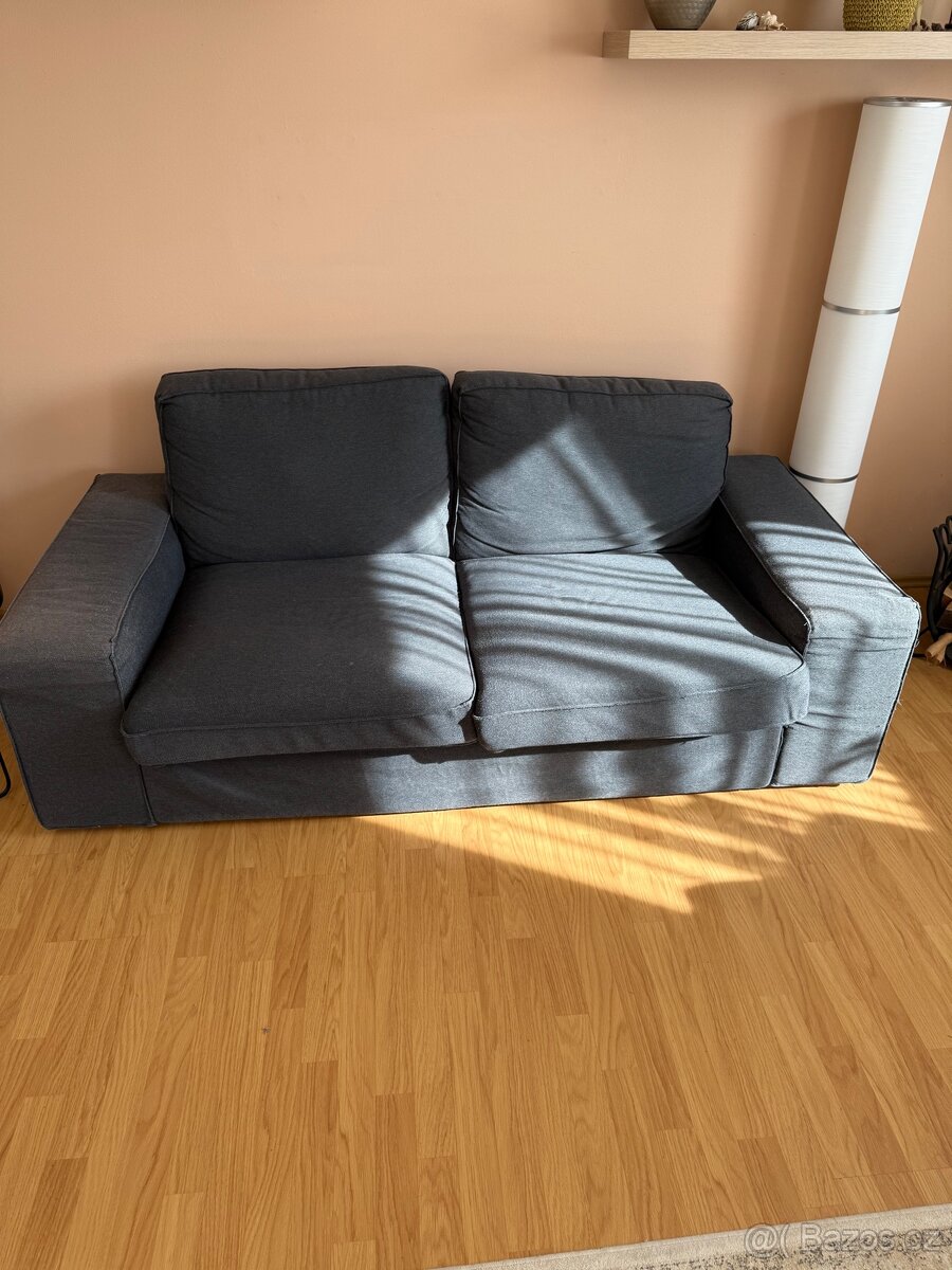 Sedačka šedé barvy IKEA