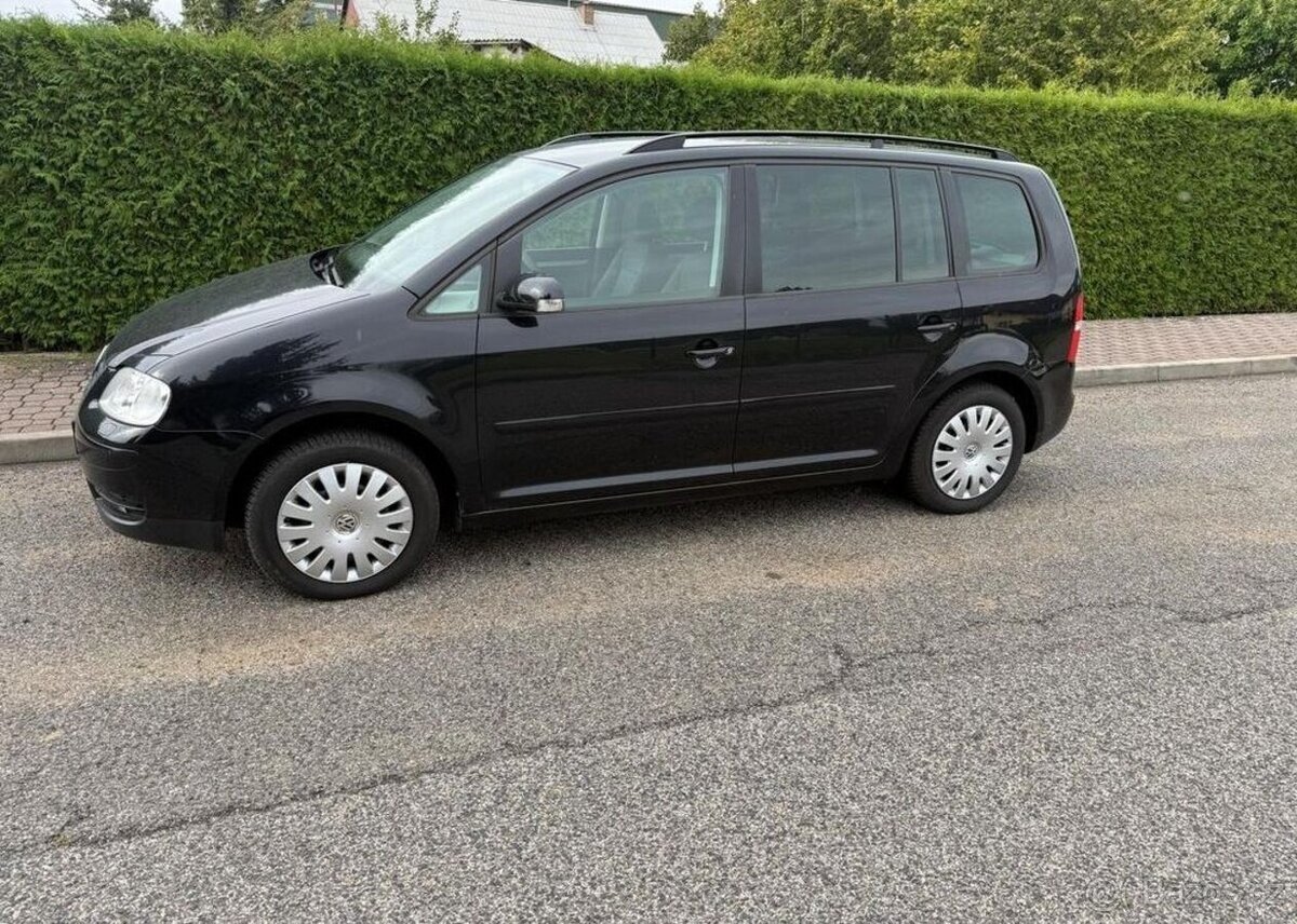 Volkswagen Touran 2,0 TDi Nová STK Tažné klima nafta