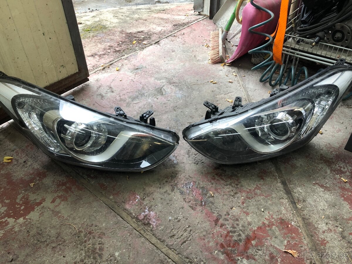 Predni světla Hyundai Accent