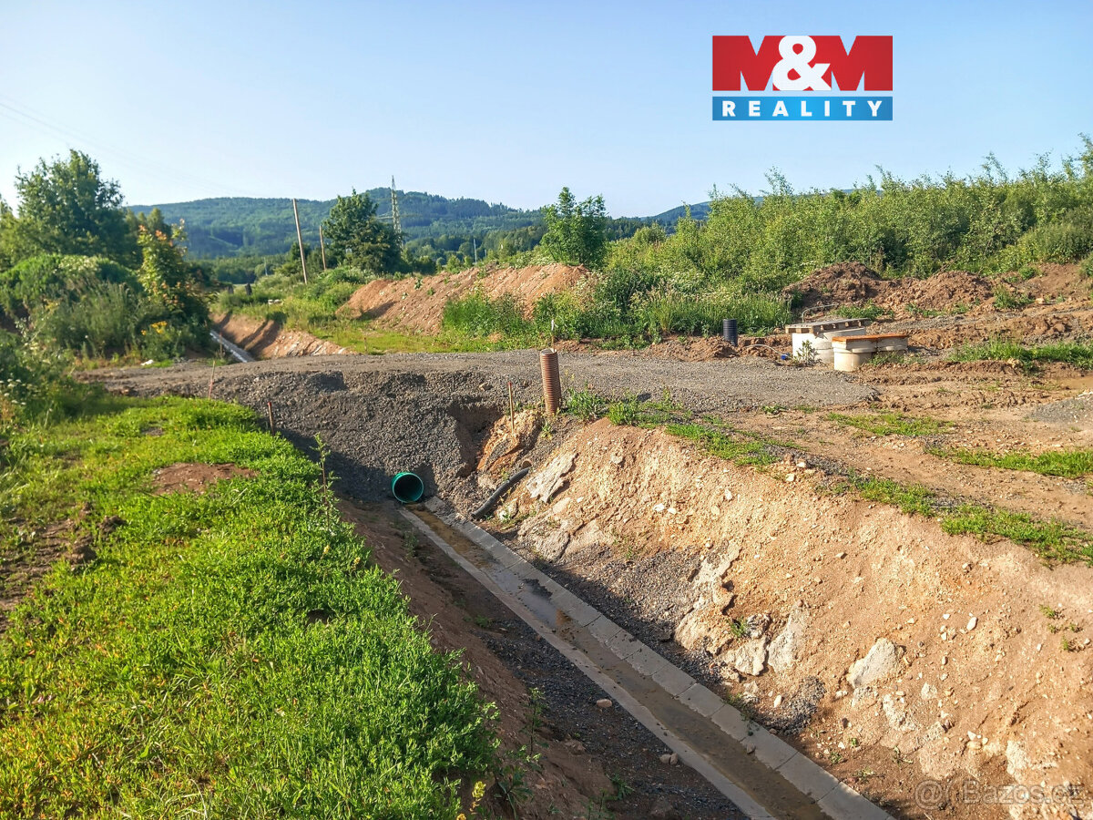 Prodej pozemku k bydlení v Ostrově,1352 m2, Kfely