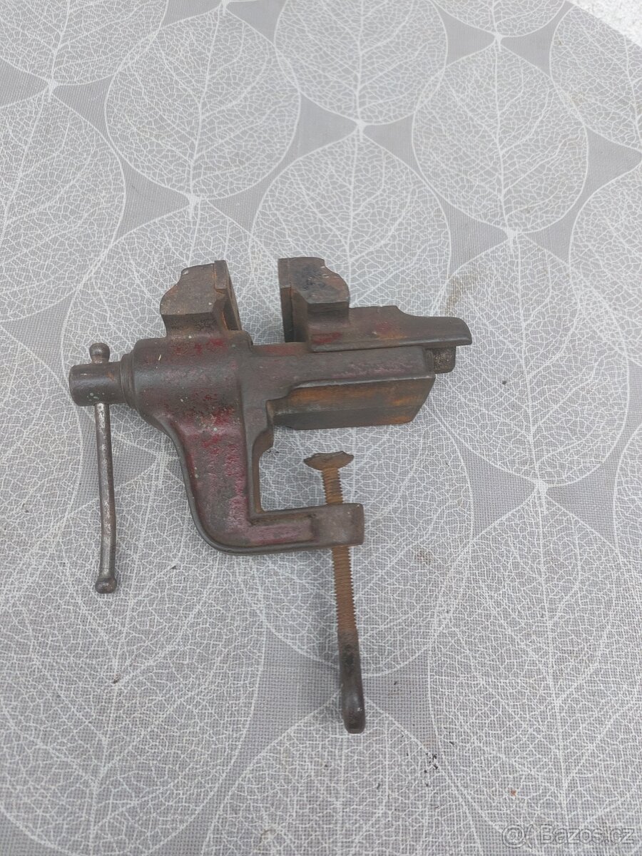 Starý malý svěráček.