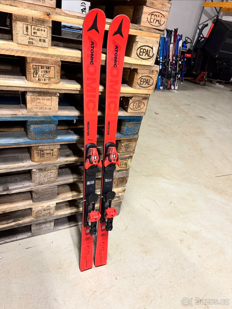 Dětské lyže Atomic G9 138 cm.