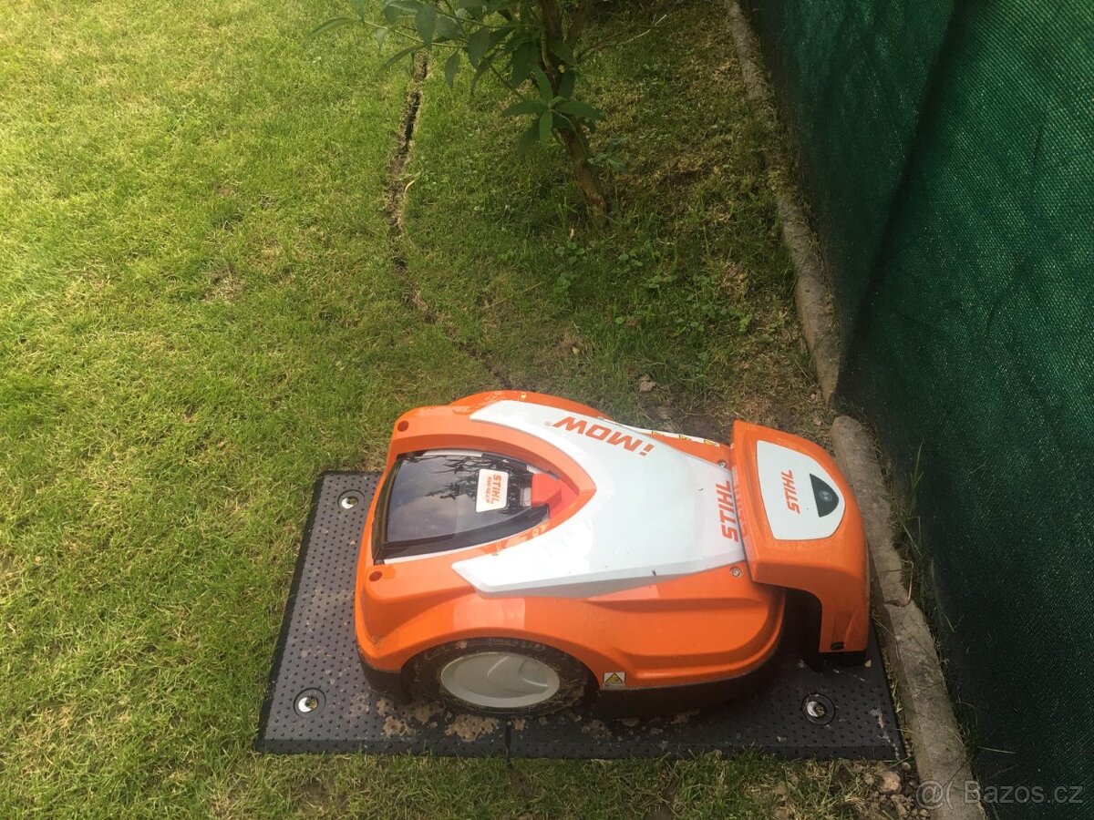 Robotická sekačka stihl