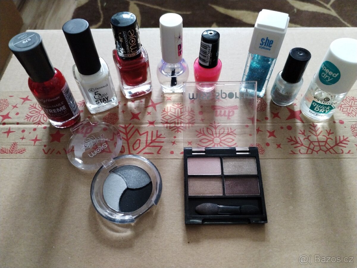 Laky na nehty + oční stíny