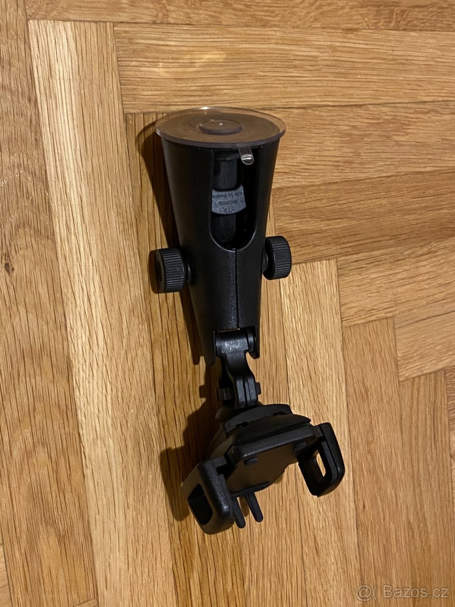 Univerzální držák mobilu na sklo do auta