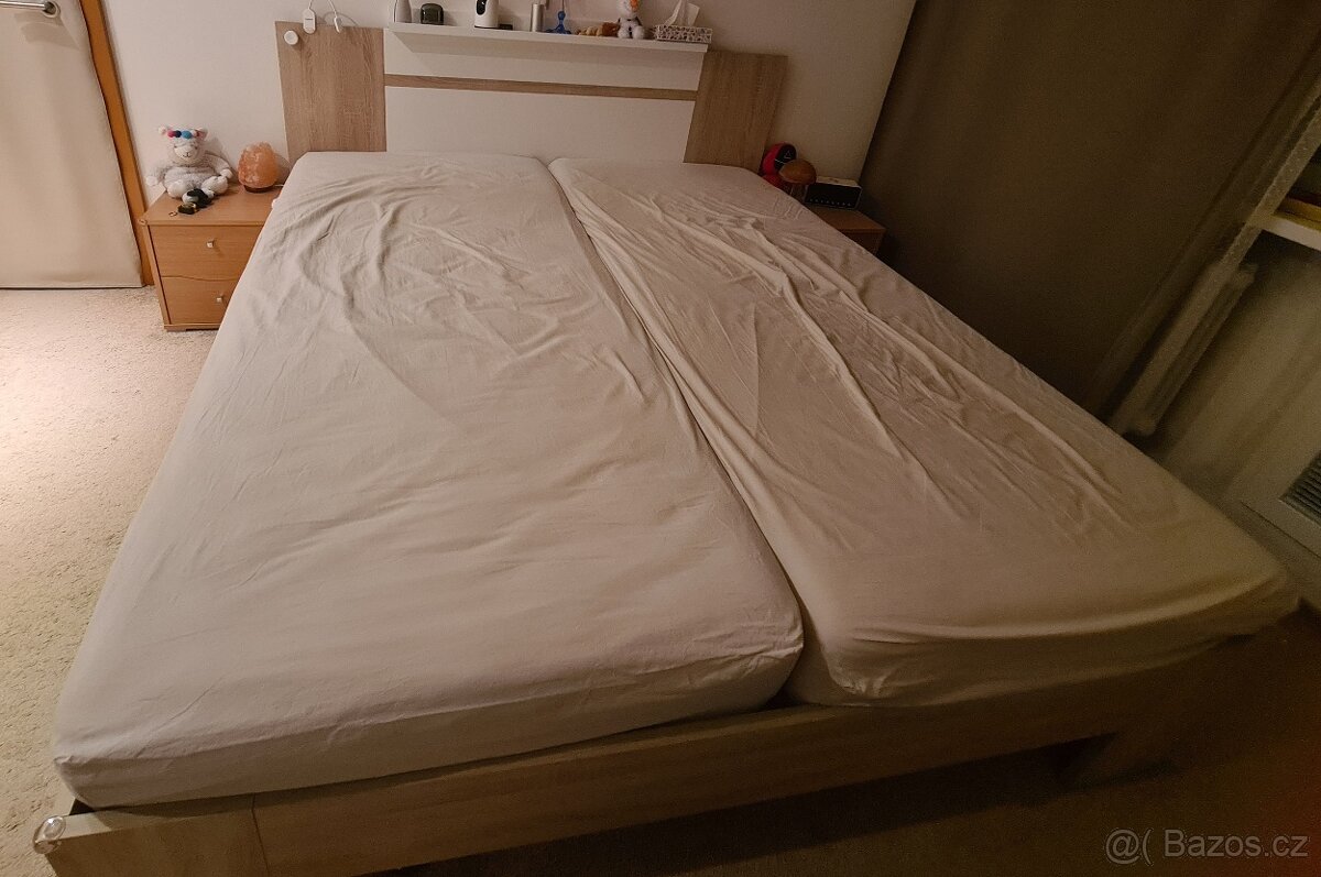 Manželská postel s úložným prostorem