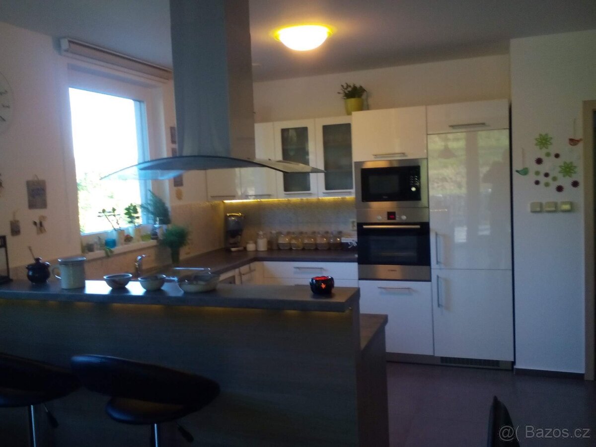 KUCHYNĚ, SKRÍNĚ,INTERIERY