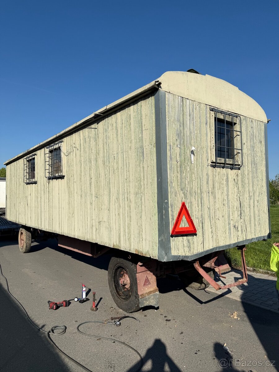 Maringotka 8m x 2,4m tovární výroby