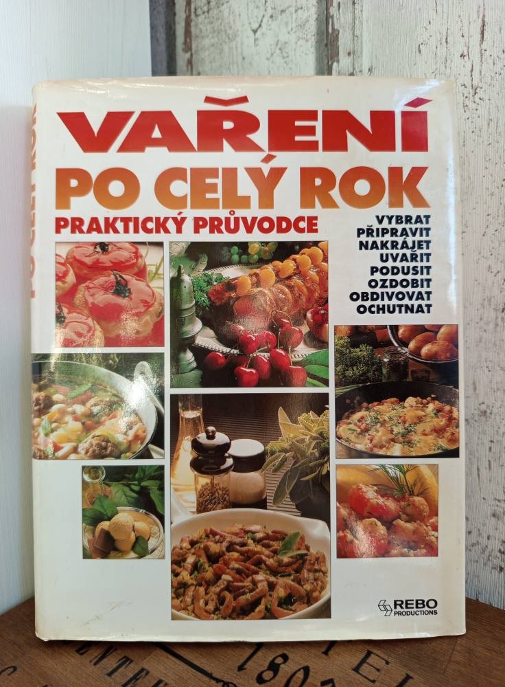 Kniha Vaření po celý rok- zachovalá