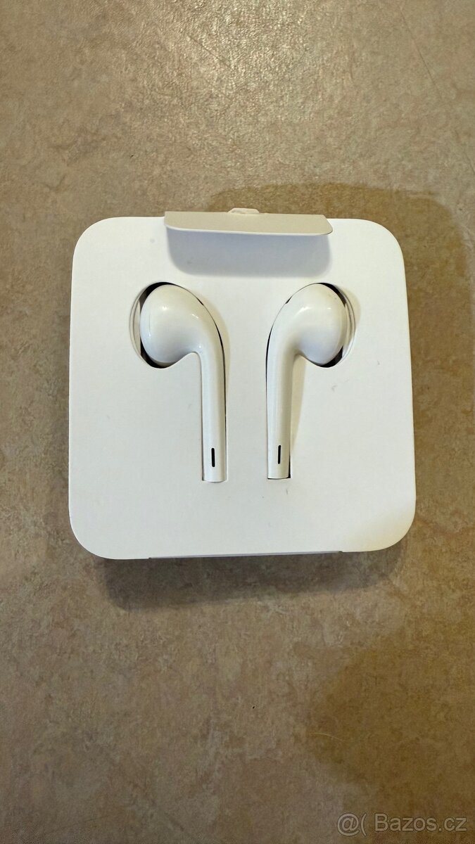 Apple originál drátová sluchátka (Lightning)