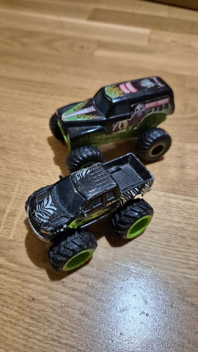 2 autíčka monster truck