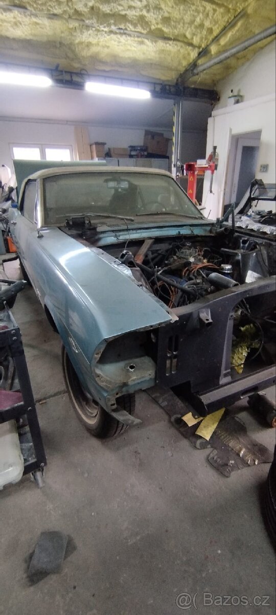 Ford Mustang kabrio z rok 1965
