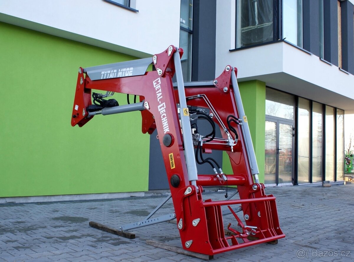 Čelní nakladač na traktor