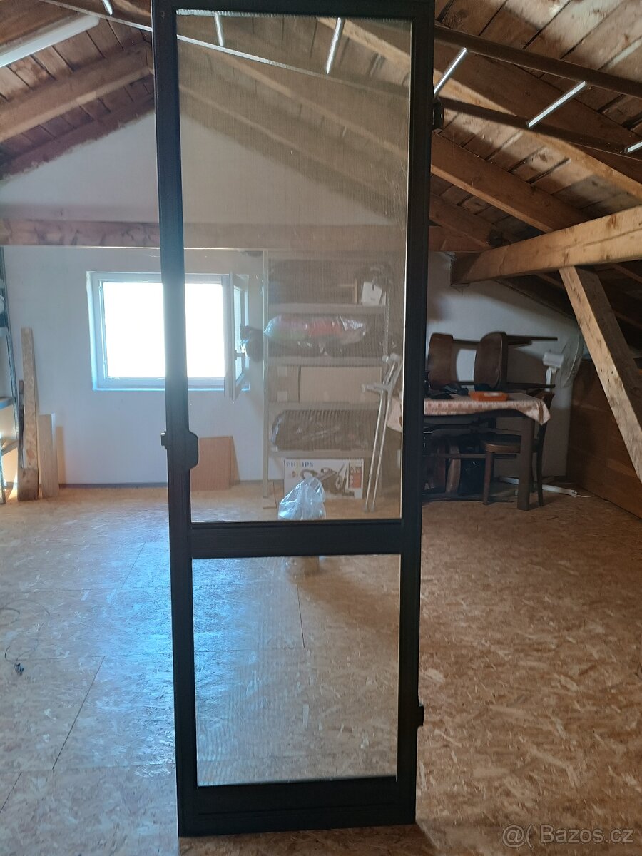 Síť do dveří