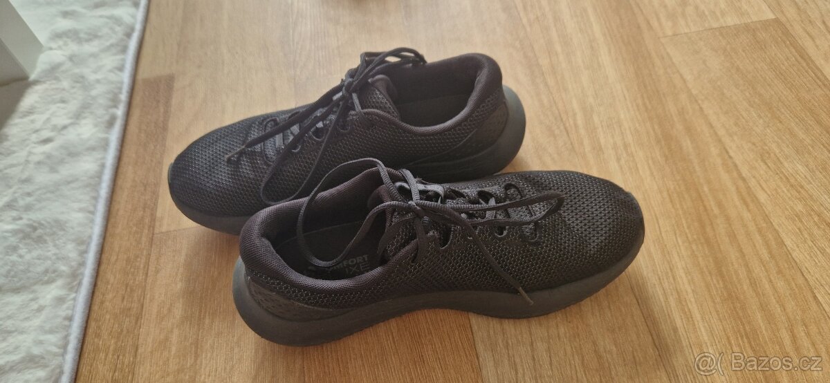 Prodám  botasky Under Armour velikost  43