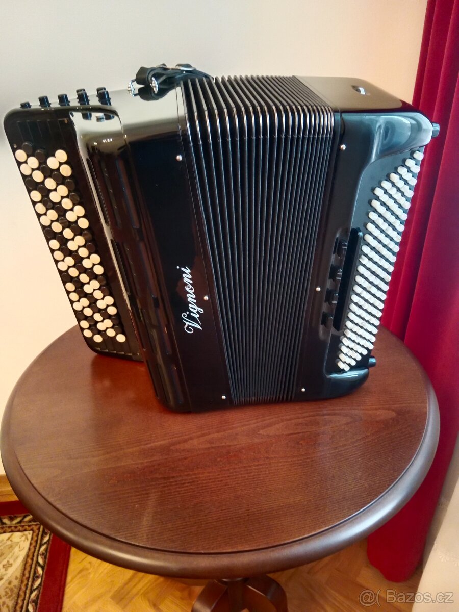 Akordeon , Accordion, harmonica Vignioni Casotto