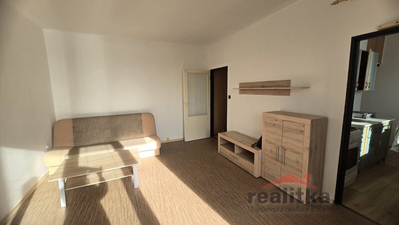Pronájem zařízeného bytu 2+1, 50m2 s balkónem, Opava, ul. Ol