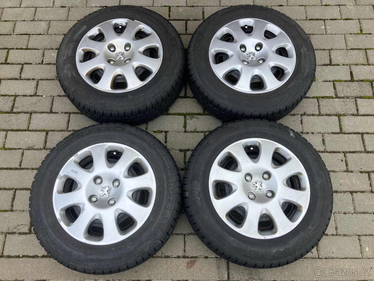 Zimní pneu 195/65 na disku R15 - Peugeot a Citroen, poklice