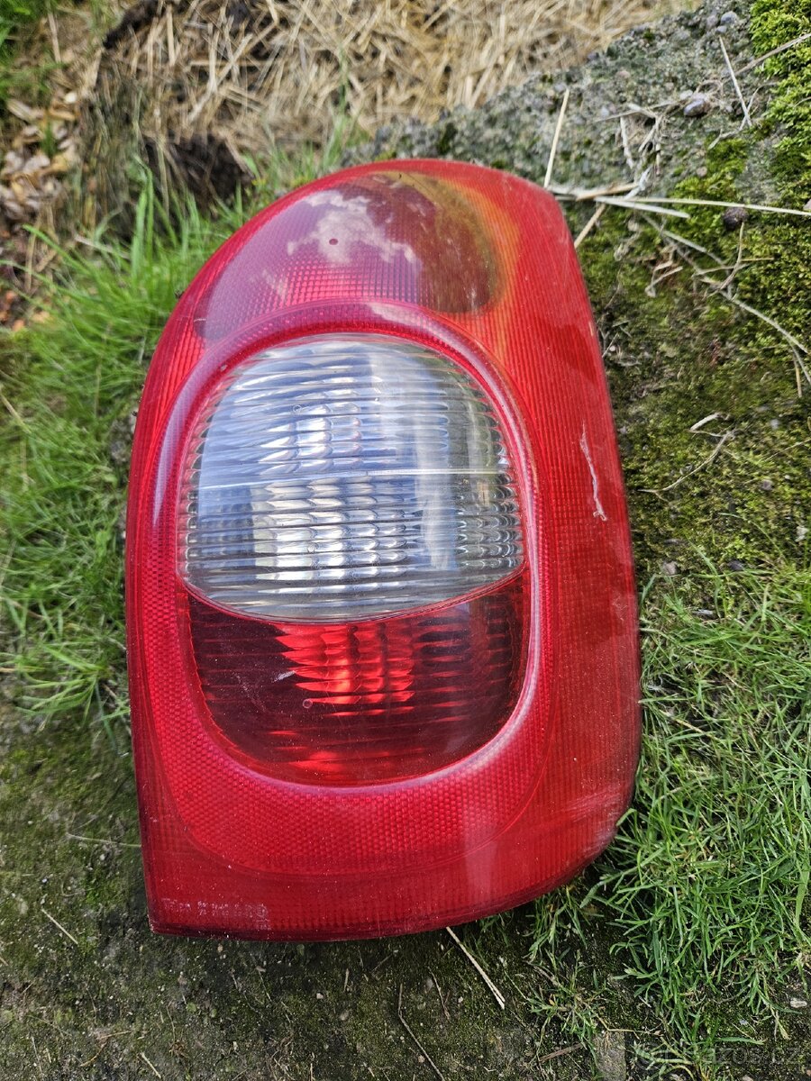 Citroën xsara picasso pravé zadní světlo.