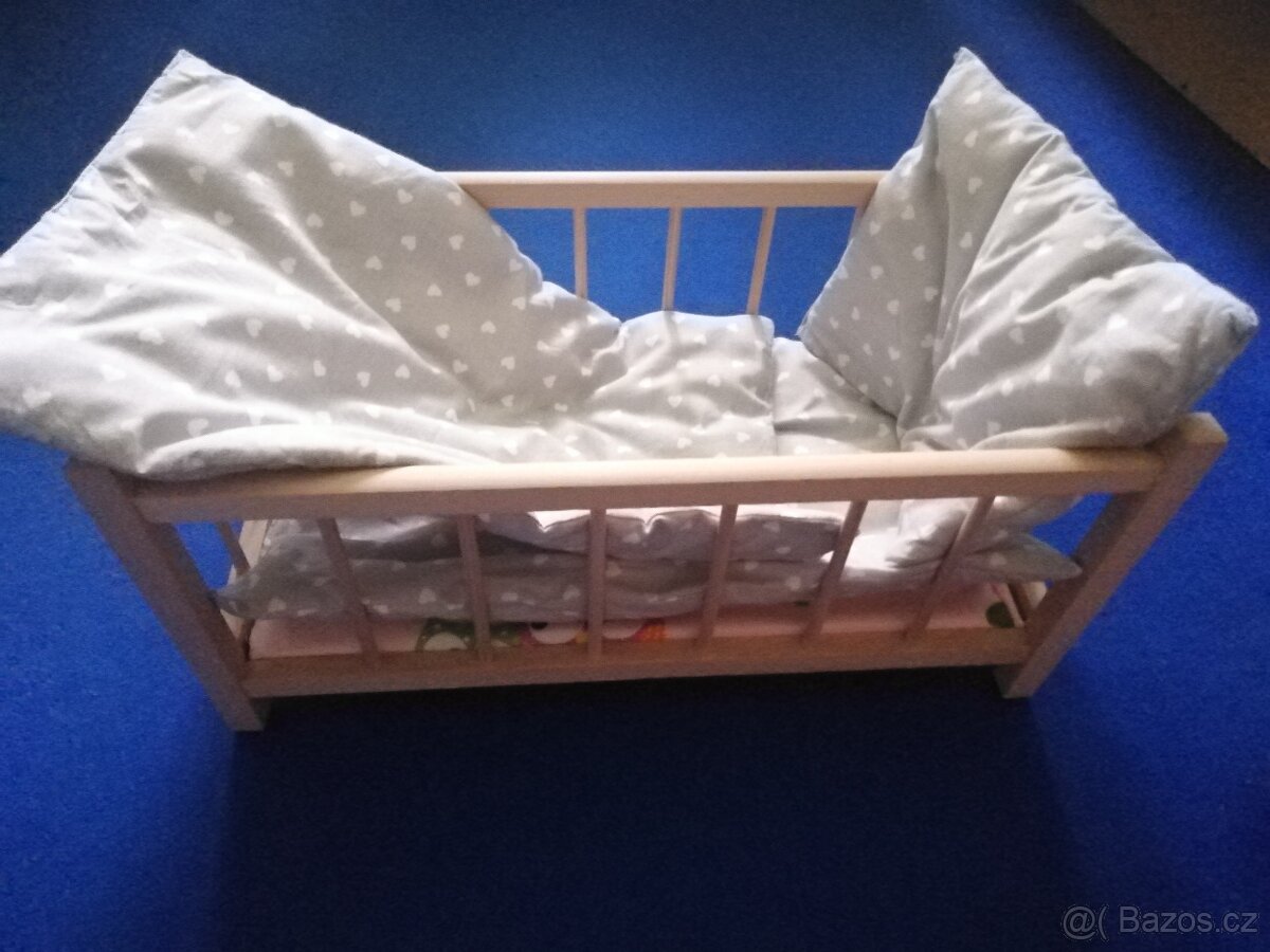 Dřevěná postýlka pro panenkiu novou