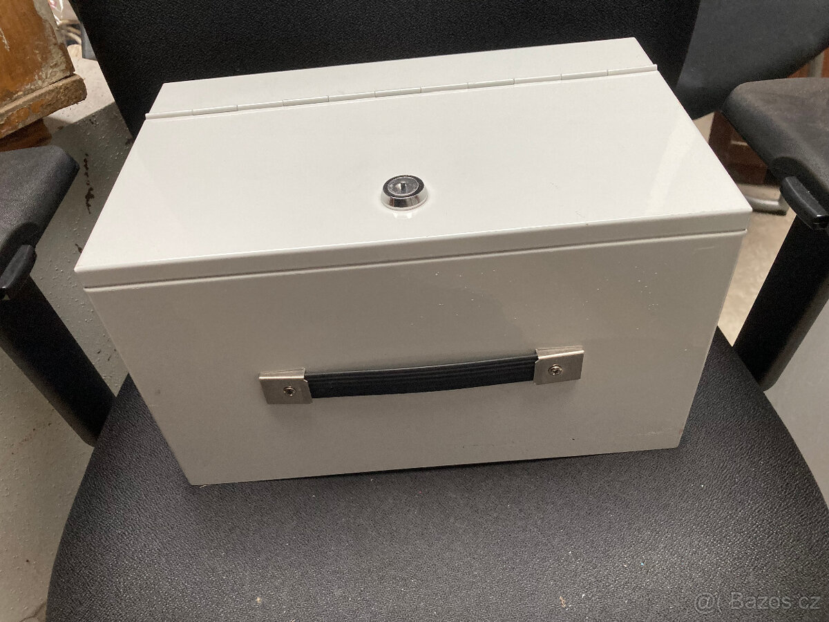 Trezor, pokladnička, kasička, střádanka, trezorek za 600 kč