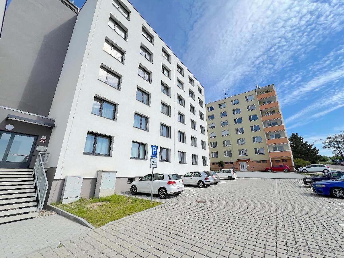 Pronájem prostorného bytu 1+1 s parkovacím stáním