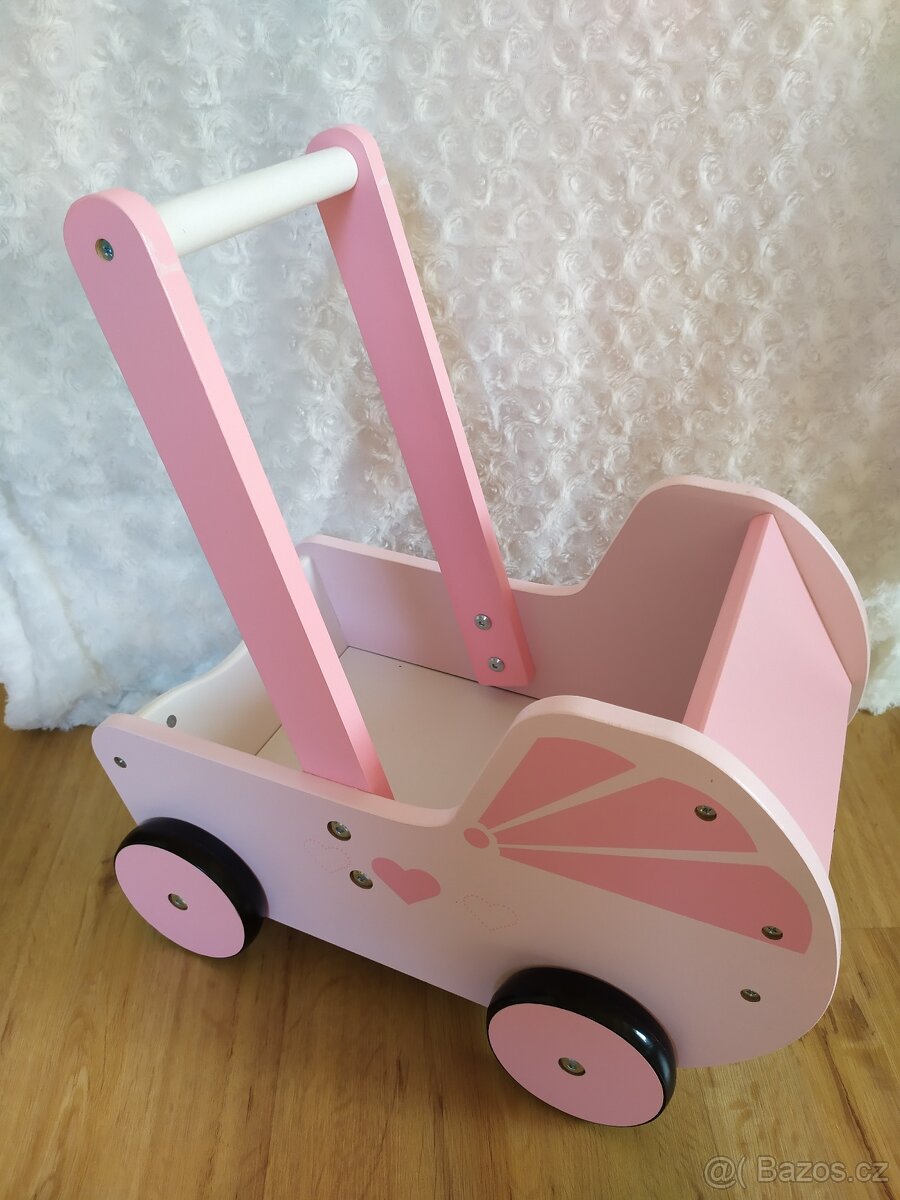 Dřevěný kočárek
