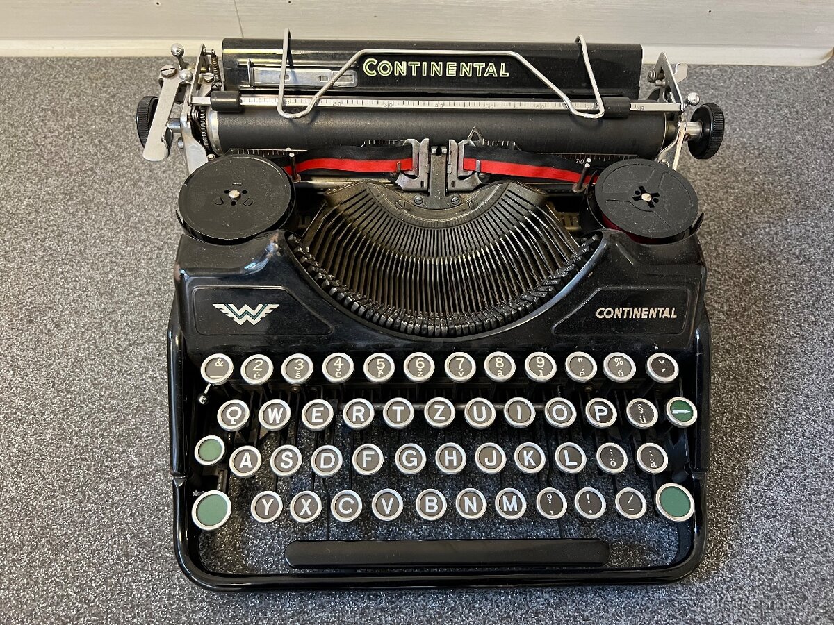 Starý kufříkový psací stroj - FUNKČNÍ