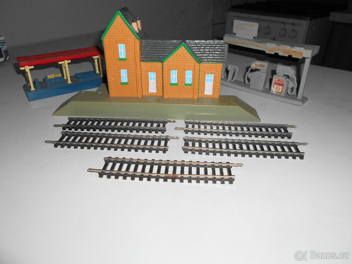 VLÁČKY ho - STAVBY, 5 KOLEJÍ