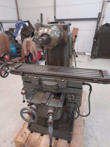 Frézka FA 2U, r. v. 1954, použitá