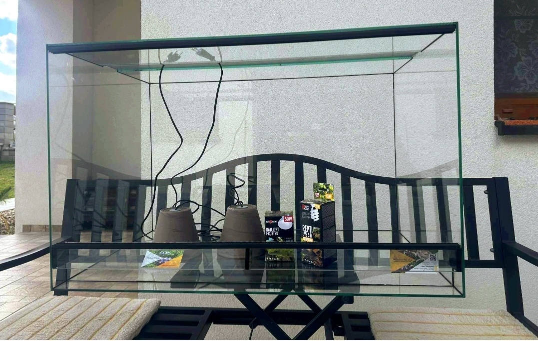 Terarium nové 100x40x40cm ,5 mm sklo , 2x světla , žárovky u