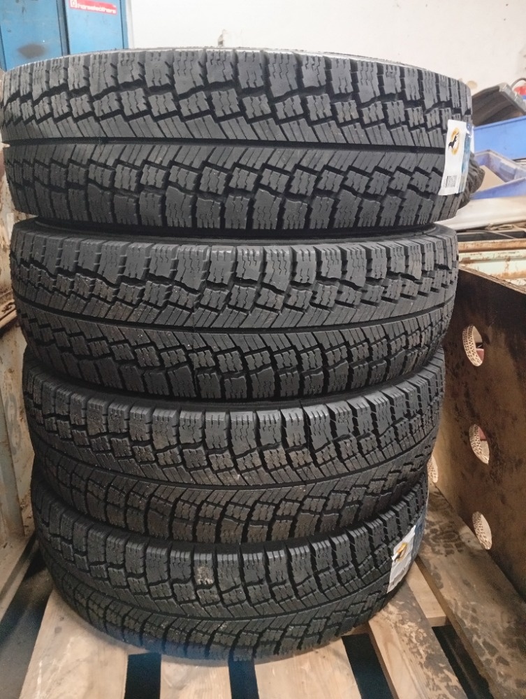 4ks Vraník 225/75 R16C HC2 zimní na dodávku nové