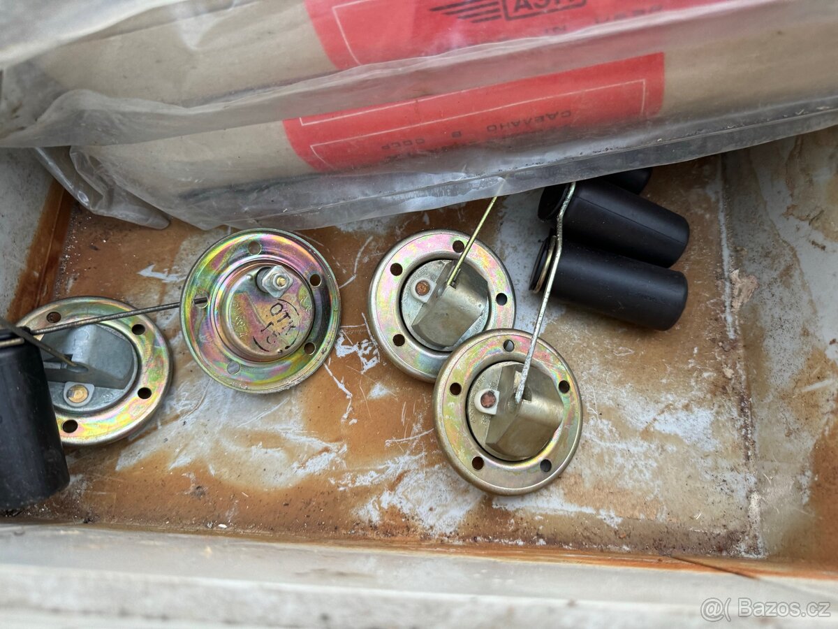 Volha Gaz 24, originální nové plováky nádrže