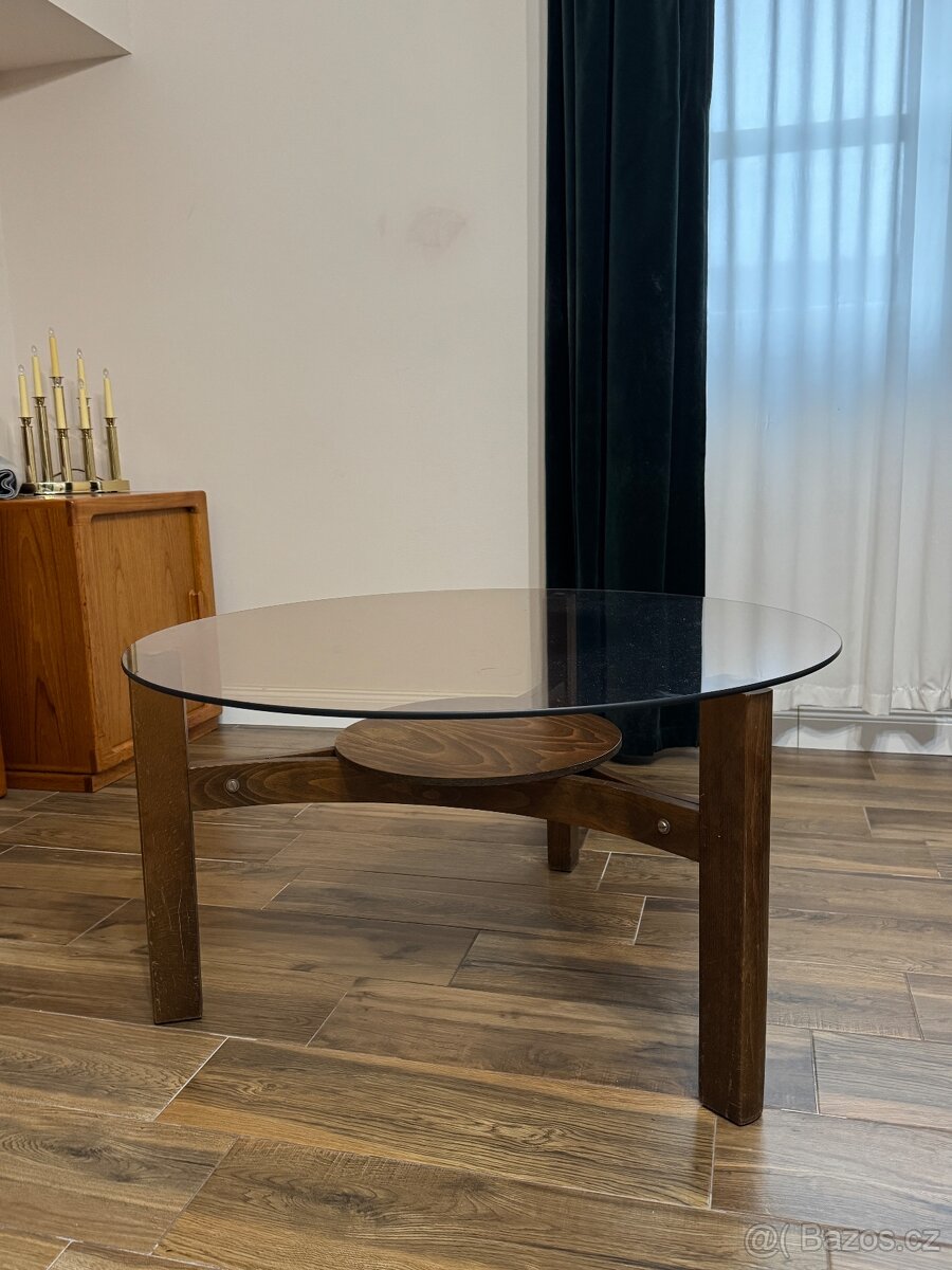 Vintage kulatý konferenční stolek