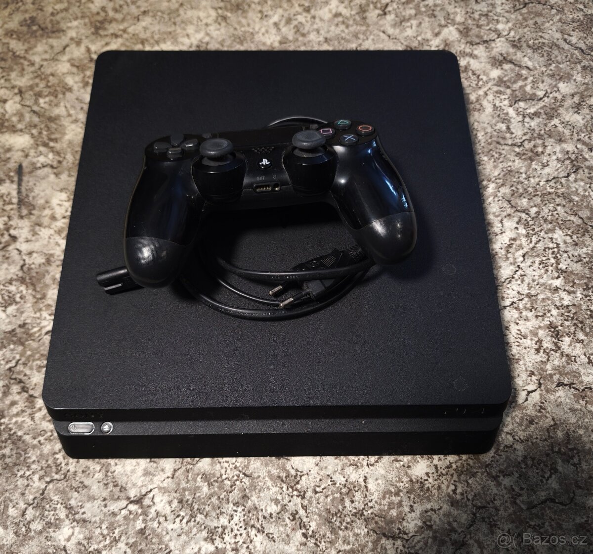 Sony Playstation 4 - 1TB slim Black CUH-2116B+ovladač