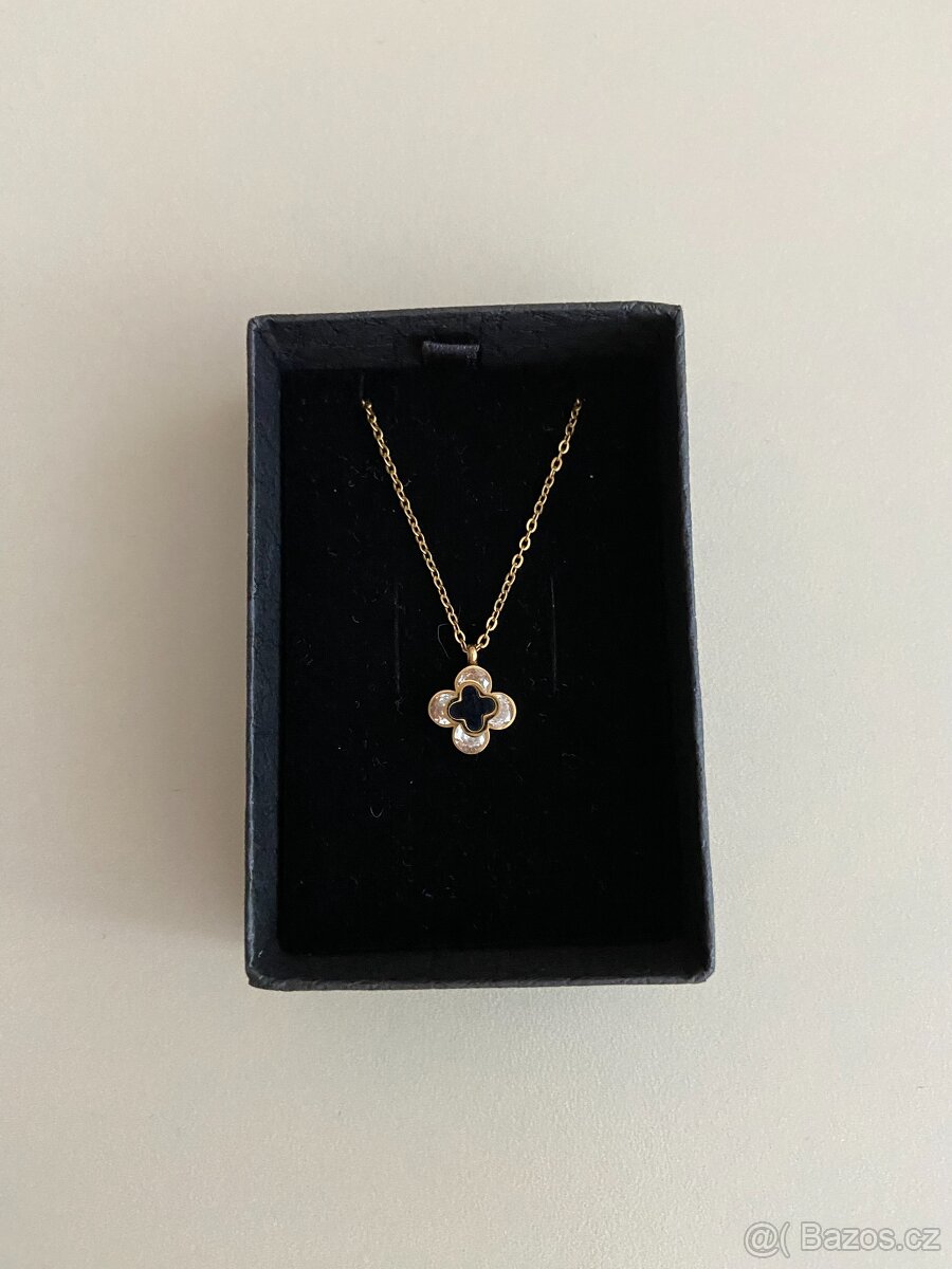 Krásný náhrdelník s přívěskem Steel