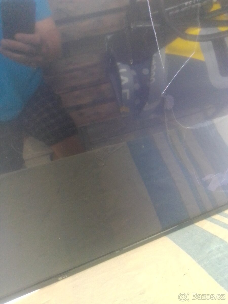 UE32D4000 55UM7100PLB