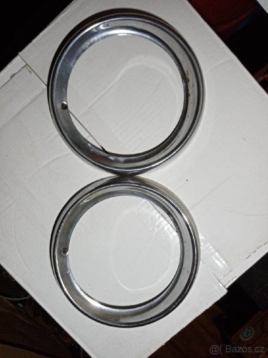 Škoda 1000 MB - rámečky světel