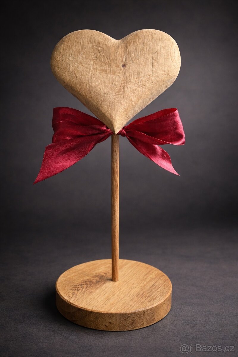 Dubové srdce s mašlí