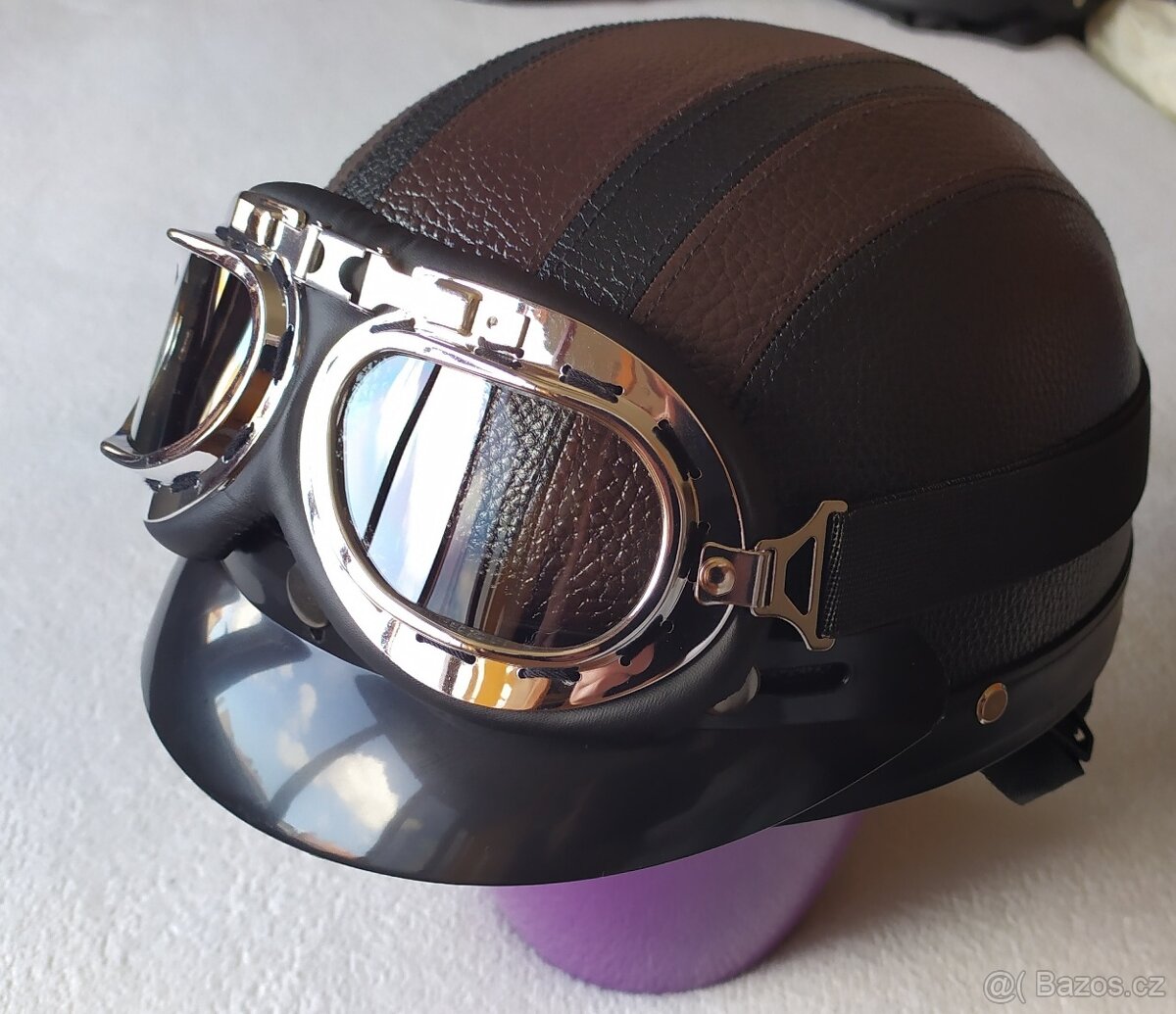 Retro helma - černá, hnědé pruhy