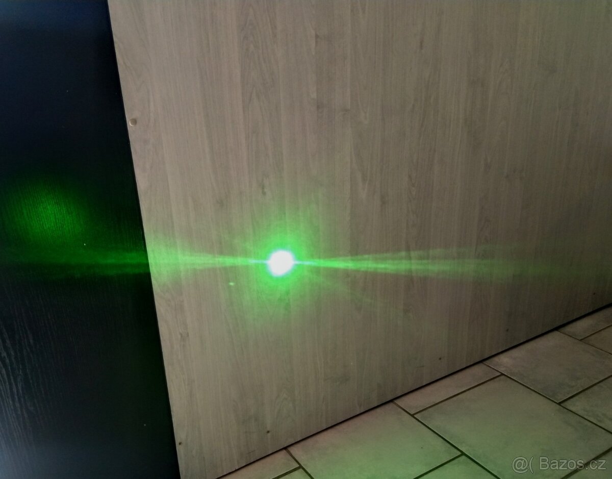 Laser k odplašení ptactva