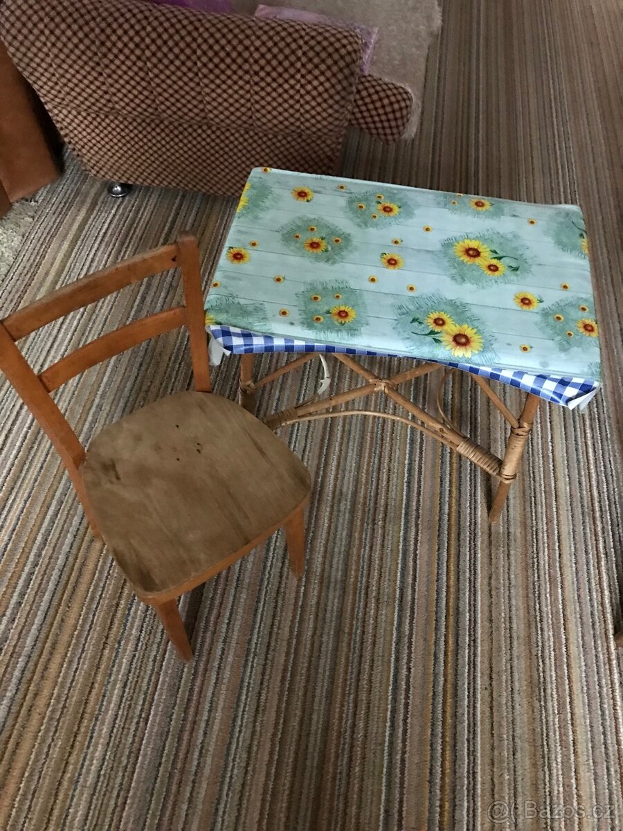 Dětský stolek